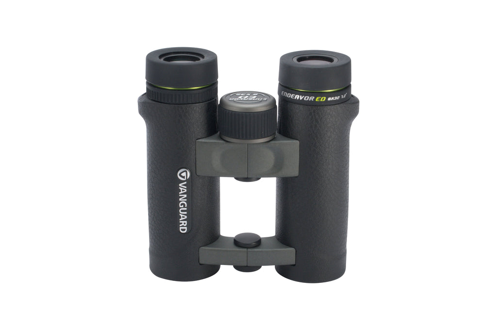 Parte anteriore del binocolo ED 8x32 Vanguard Endeavor ED 8320